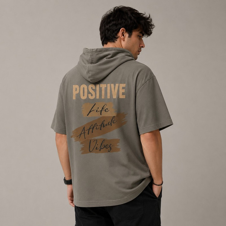 تی شرت مردانه کلاهدار پنبهای طرح حروف مدل positive