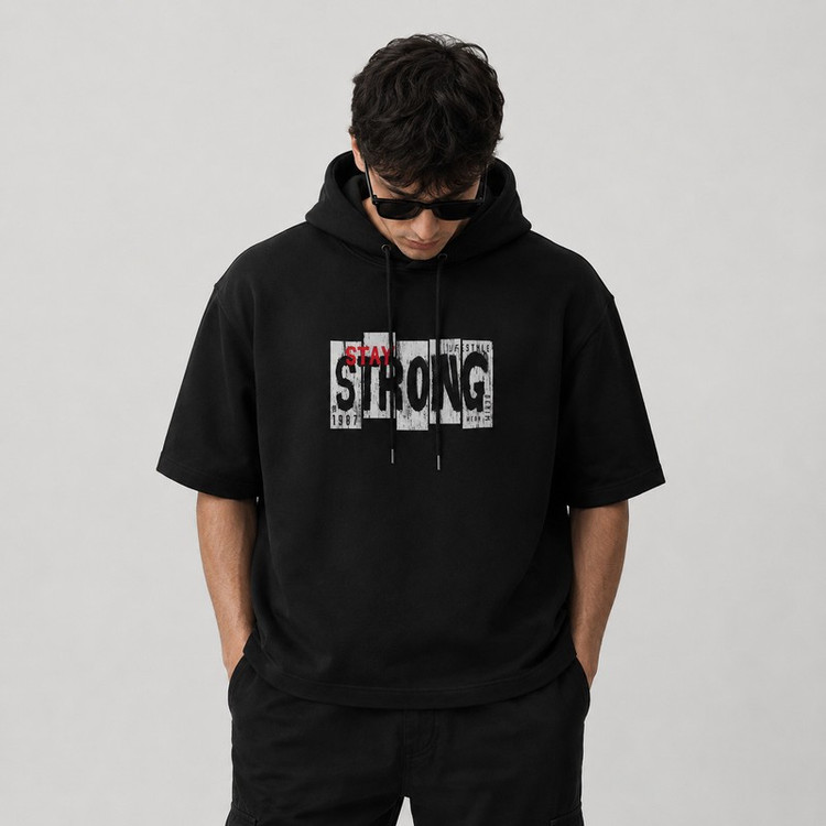 تی شرت مردانه کلاهدار نخی گرم بالا طرح حروف مدل STRONG