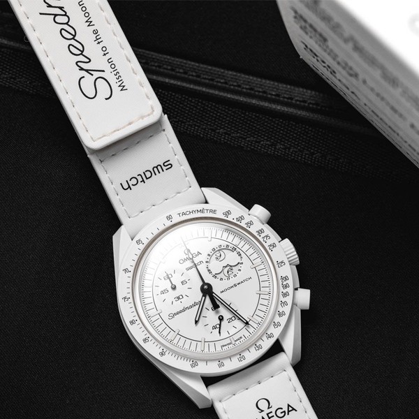 ساعت مچی عقربهای مکانیکی مدل Omega x Swatch Mission To Moonphase Snoopy